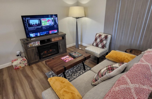 Canadian Rockies Getaway - Cheerful 3 Bedroom Home