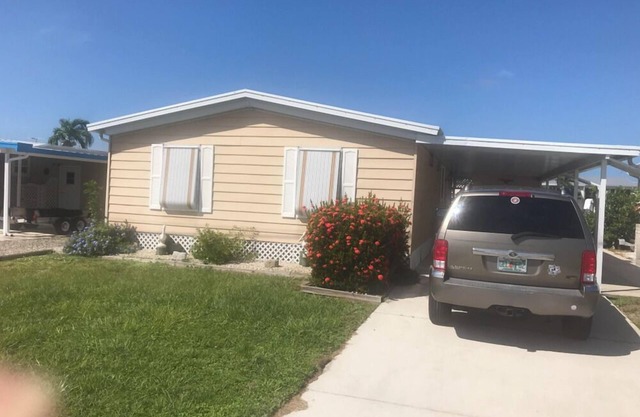 Canal Front Home , direct Gulf access with lanai and dock