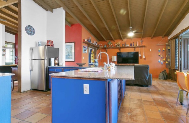 Canary Castle, Your Seaside Retreat!