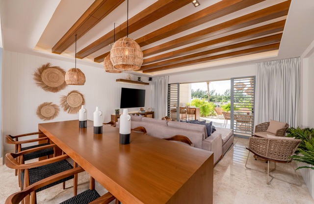 Cancun 2 BR Luxury Vila with Resort Amenities