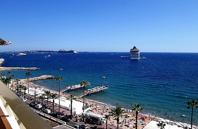 Cannes - 3 Rooms facing the Midi beaches, 6 people