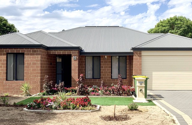 Cannington Home Accommodation House 5 (4 bedrooms and 2 bathrooms).