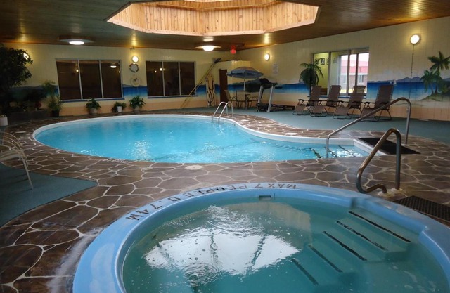 Canway Inn & Suites