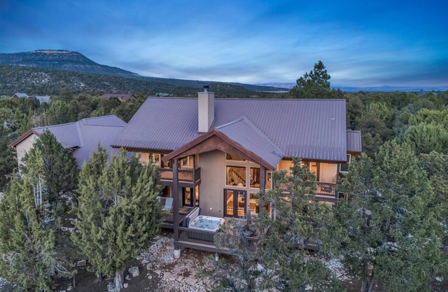 Canyon Ridge Retreat| hot tub, mins from Zion