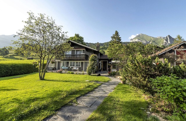Capanna 3.5-room holiday flat with panoramic view and a large garden