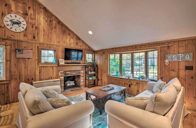 Cape Cod Cottage: Deck, Grill & Kayaks, Near Beach