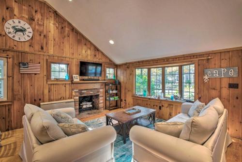 Cape Cod Cottage Deck, Grill and Kayaks, Near Beach