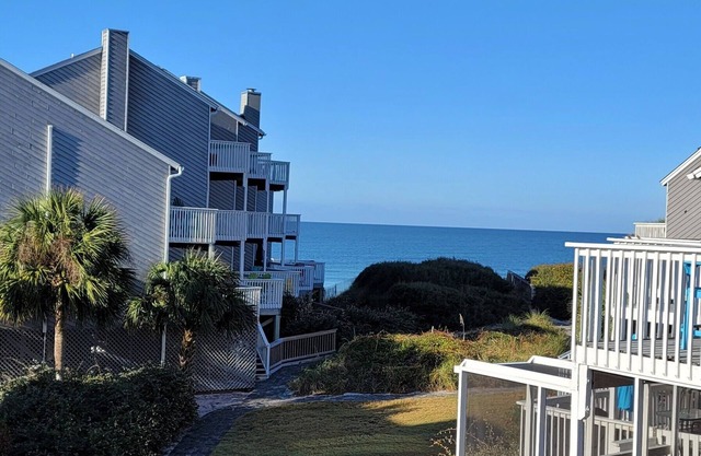 Cape Me Away-Gulf View, End Unit only 60 STEPS TO BEACH *Beach Chairs/Cart