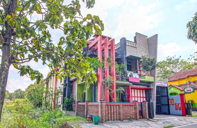 Capital O 91690 Moza Guest House