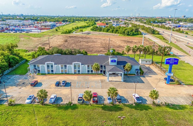Capital O Fairway Inn - Baytown La Porte TX
