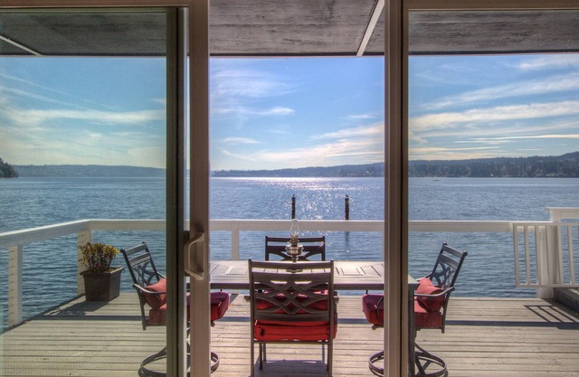 Captain's House- Luxury Beachfront Home. 2 Levels for group fun or privacy