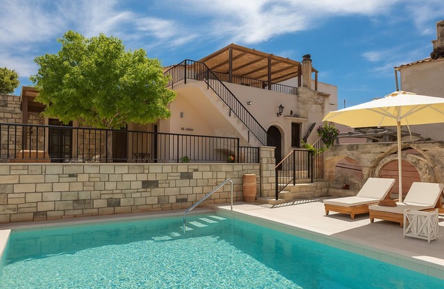 Captain's Hyatt, private pool,Near tavern