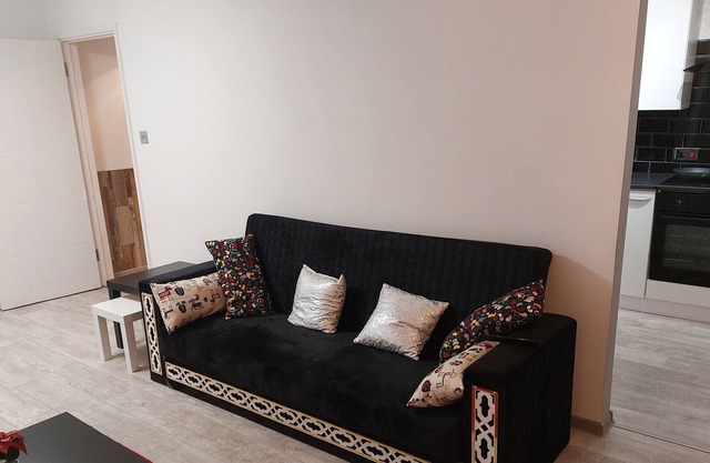 Captivating 1-Bed Apartment in Waltham Cross