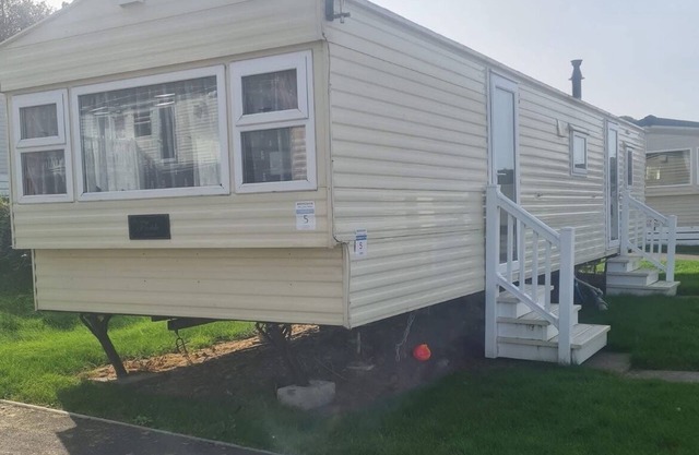 Caravan - Sleeps 6 & Pet Friendly
