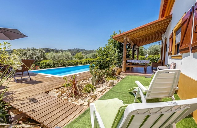 Carcavelos Villa with Pool