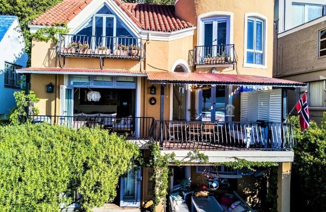 'Cardamom House' - Enchanting Vacation home 2 min from Bikini Beach - Sleeps 5