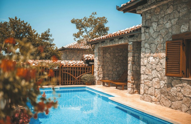 Carevic Resort & Villas