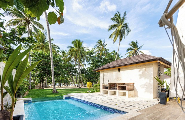 Caribbean 6BR Villa | Beachfront & Pool