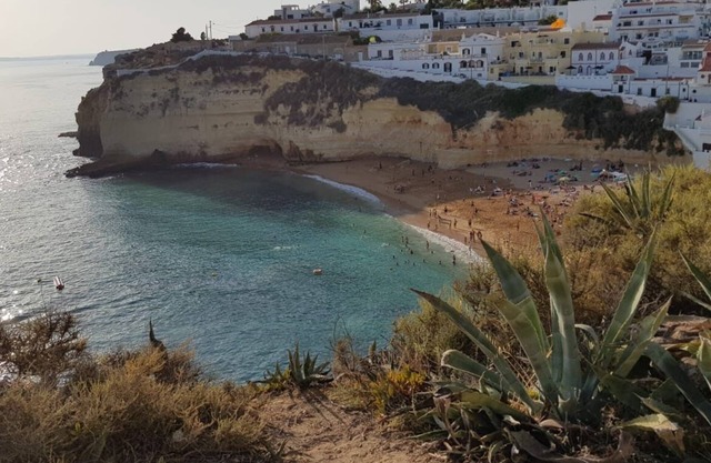 Caribbean feeling on picturesque rocky Algarve, maid service, heated pool, roof terrace