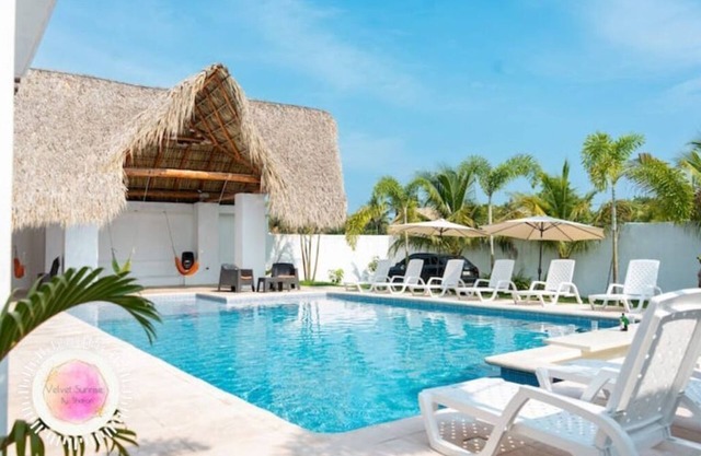 Caribbean Village - Poolbar, Firepit, Grill