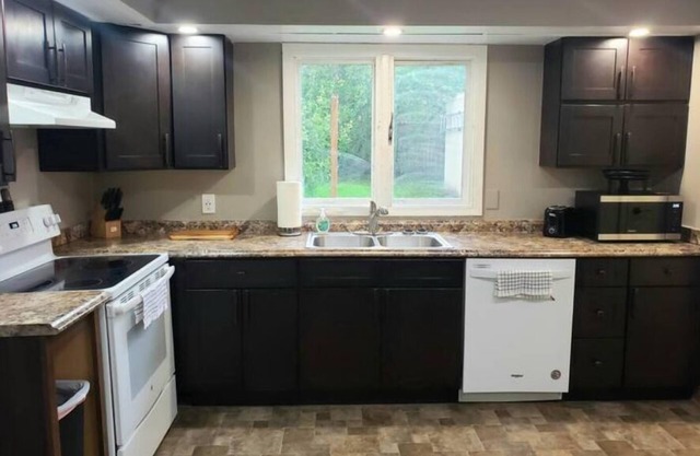 Caribou Flat II: Theater, Firepit & Private Yard!nn