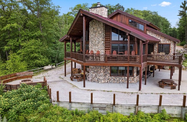 Caribou Ridge Lodge! 1of2 Lodges! Great For Weddings/Family/Friend Groups! VIEWS