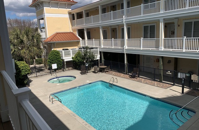 ~Carolina Tides~ Ocean View, Pier, Pool, Steps to the Beach and Restaurants!