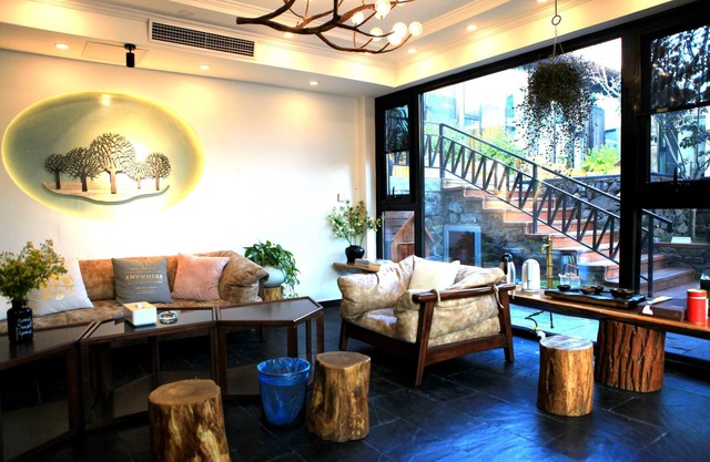 Carpenter's Rustic Courtyard-Great Wall