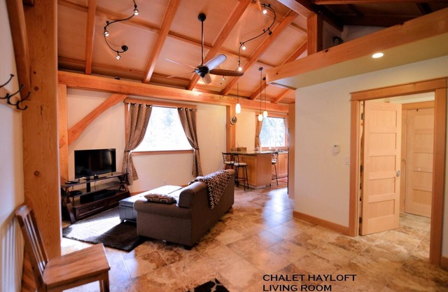 Carriage House “Hayloft” Rusticly Elegant Cottage