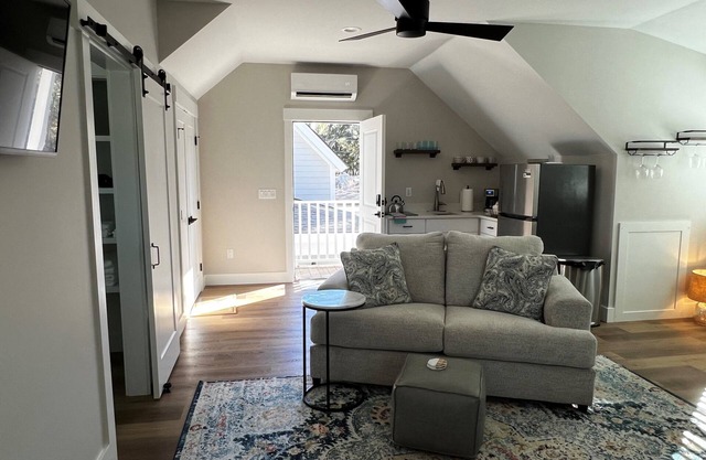 Carriage House within 5 minute walk of Old Town Bluffton