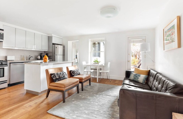 Carroll Gardens, Brownstone 2 Bedroom with garden, one block to F/G station