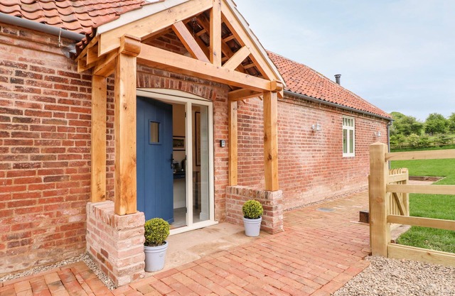 CARVER'S REST, romantic, character holiday cottage in Southwell