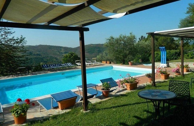 Casa Brina A: A characteristic and welcoming independent house made of stone, with Free WI-FI.