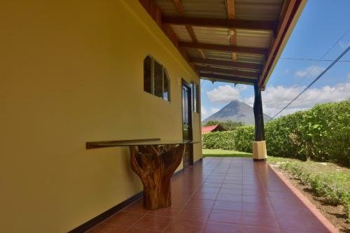 Casa Amarilla, Volcano View, Walking Distance Town