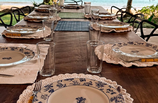 Casa Ampla com Praia Privativa, Área Verde, Deck, Churrasqueira e Forno de Pizza