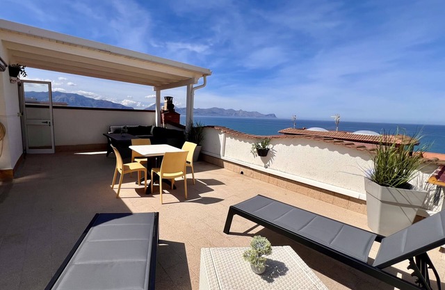 Casa Anna 800 meters from the SEA .