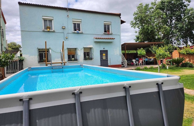Casa Azul, breathes tranquility with swimming pool, barbecue and a large garden.