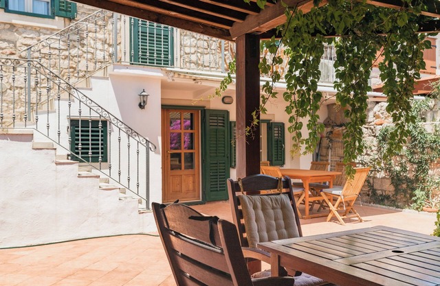 Casa Belinda | Quaint Village Stone Cottage on Hvar Island