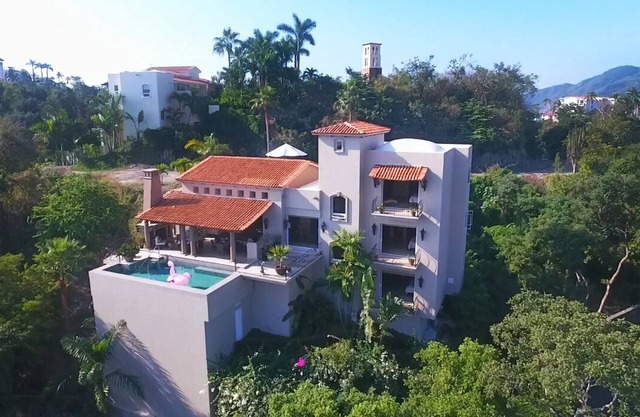 Casa Buena Suerte, Your Upscale Paradise Awaits!