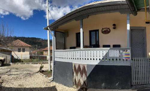 Casa bunicilor din Leresti