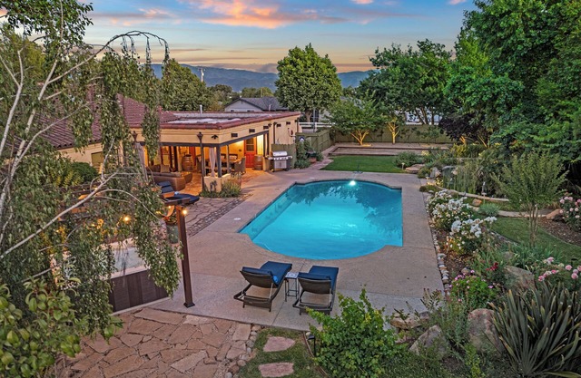 Casa Calzada: Private Retreat w/Pool & Vineyard!