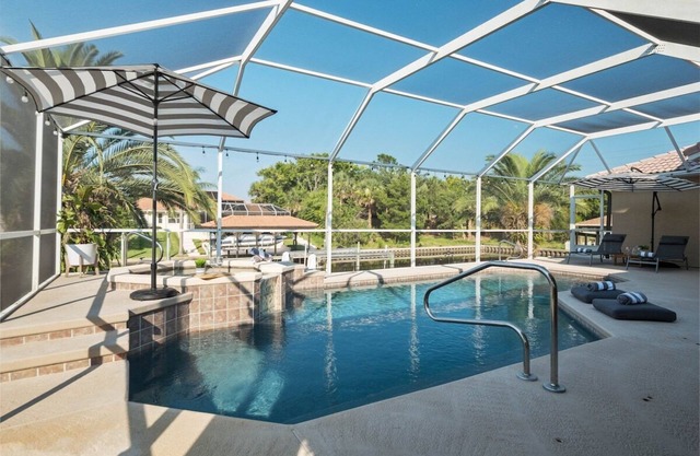 Casa Canal: Waterfront Pool & Spa Retreat