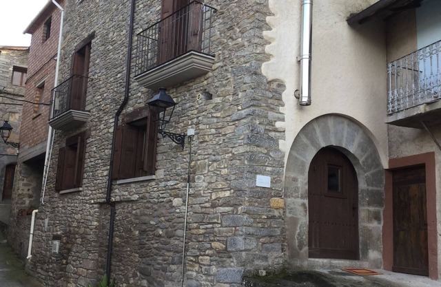 Casa Carbonero is a rural house located in Lascuarre, a medieval town