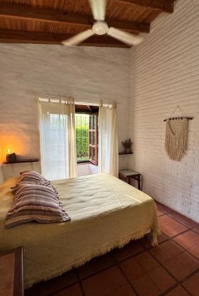 Casa cercana a plaza de Villa de las Rosas con patio y asador