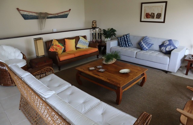 Casa com 4 Suites, em Condomínio Exclusivo com Piscina, Sauna e Vista Para o mar