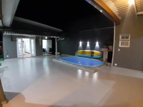 Casa com piscina, confortável e ótima localização