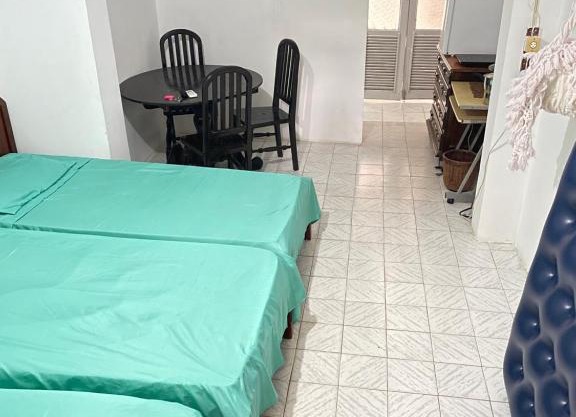 Casa com quarto ( entrada independente da casa)