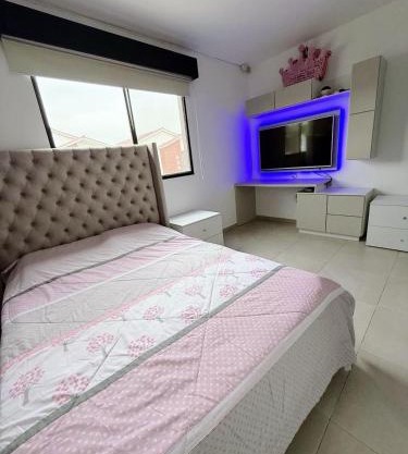 Casa con piscina, zona BBQ y seguridad privada