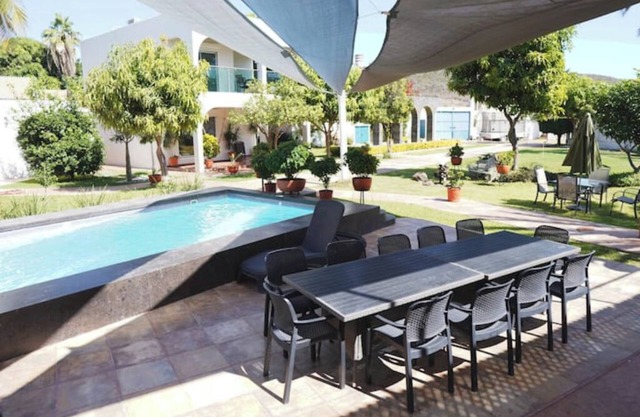 Casa con Recamaras Dobles, Sala y Vista al mar
