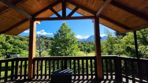 CASA CON VISTA AL VOLCAN Y TINAJA a MINUTOS del CENTRO PUCON